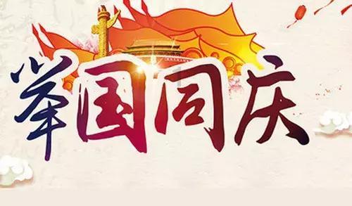 两岁女童玩耍时脑袋撞到桌角，装作若无其事 躲到角落哭泣